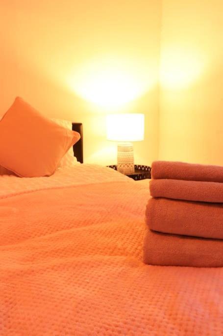 Cozy Family Stay With Free Parking And Wifi Leeds  Exterior foto